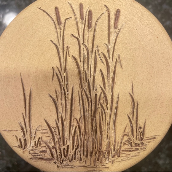 Studio pottery butter keeper “W & K” with wheat grass etching on the top - Picture 7 of 9